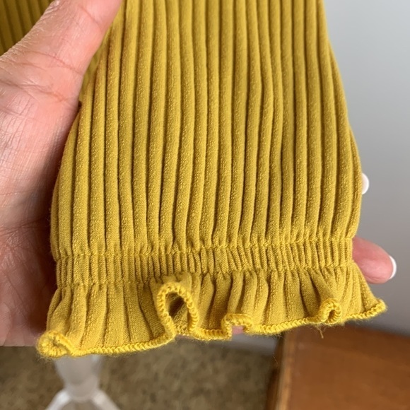 Coin 1804 Rib Elastic Funnel Neck Trim Pullover Top Mustard Yellow Size Medium - Picture 6 of 12